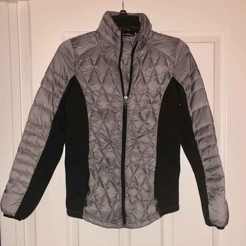 Very warm yet light weight puffer